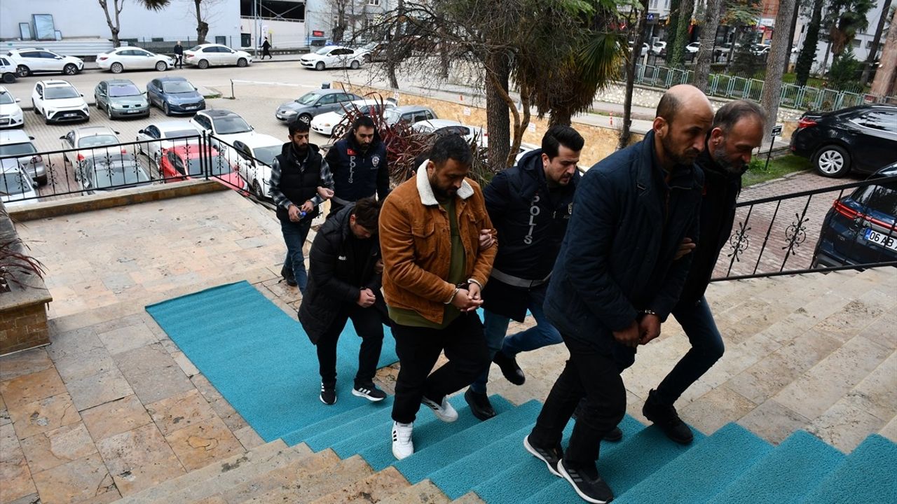 Bilecik'te Dolandırıcılık Operasyonu: Dört Şüpheli Tutuklandı