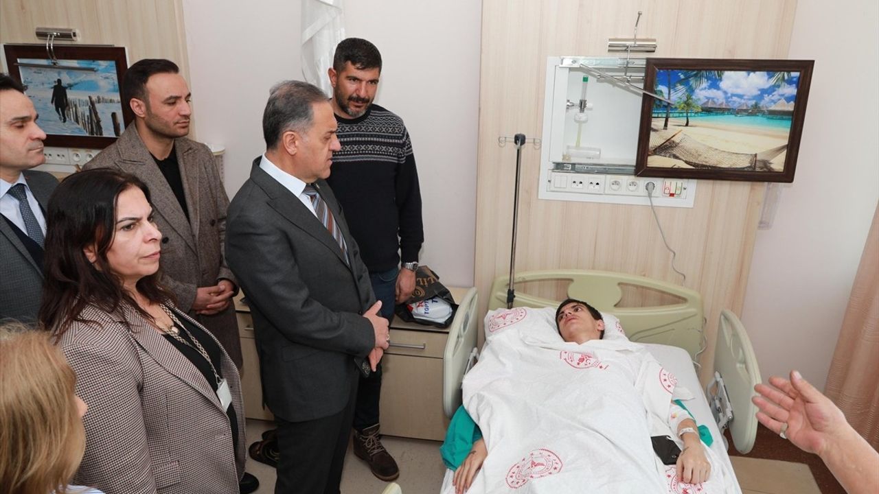 Bingöl Valisi Usta'dan Otobüs Kazası Sonrası Ziyaret