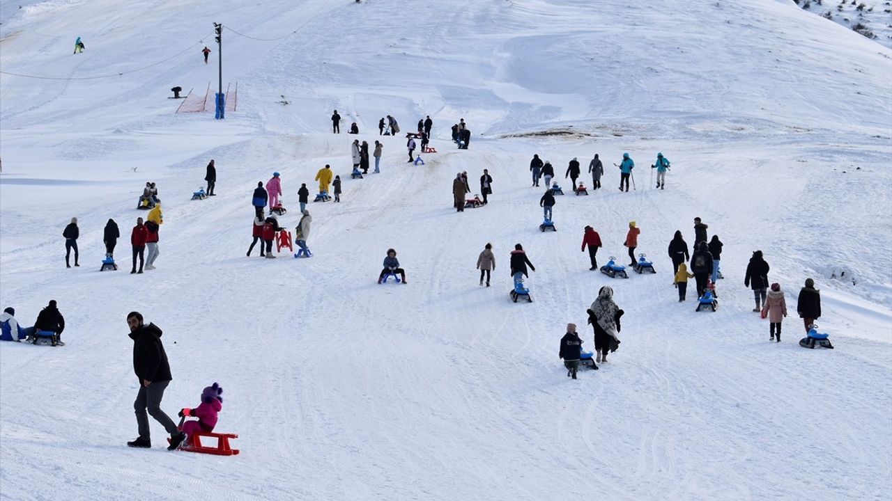 Bitlis'te Koruma Altındaki Çocuklar Kayak Etkinliğinde Buluştu