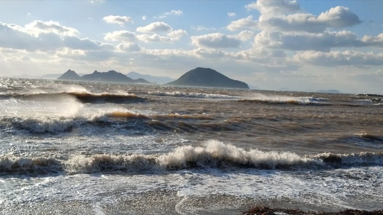 Bodrum'da Fırtına Hayatı Olumsuz Etkiledi