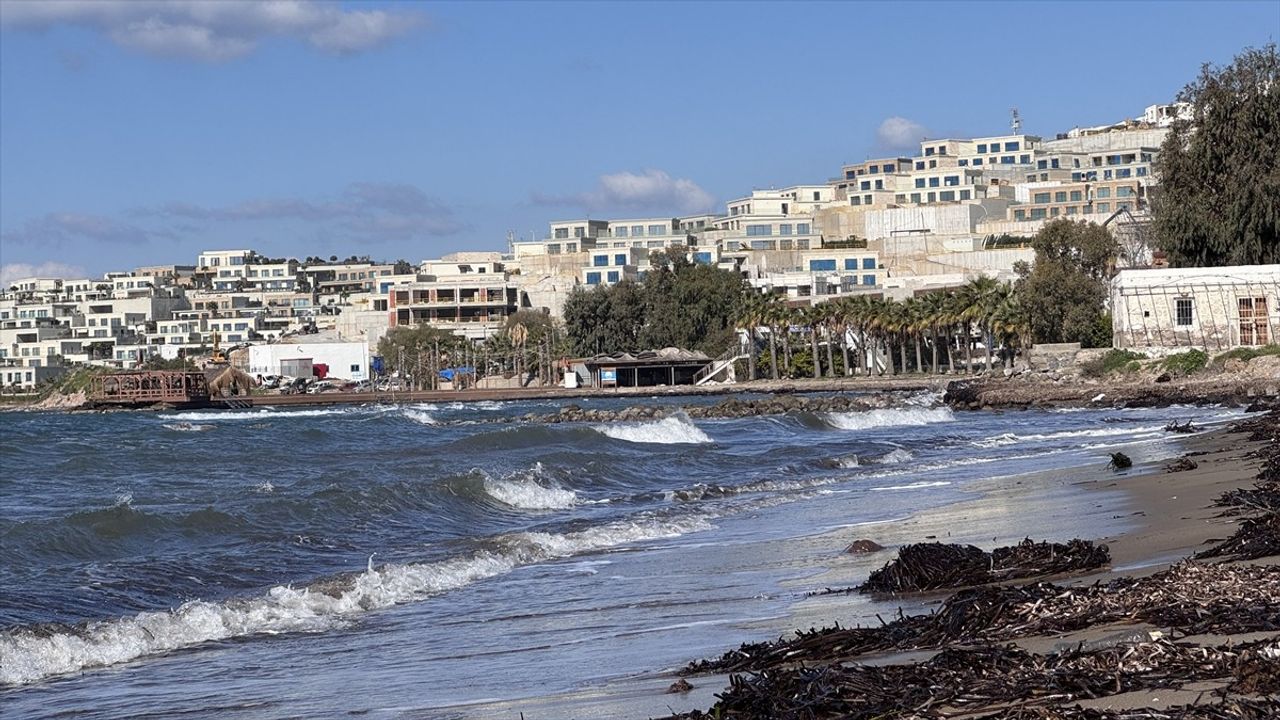 Bodrum'da Şiddetli Fırtına Tekne Sürükledi