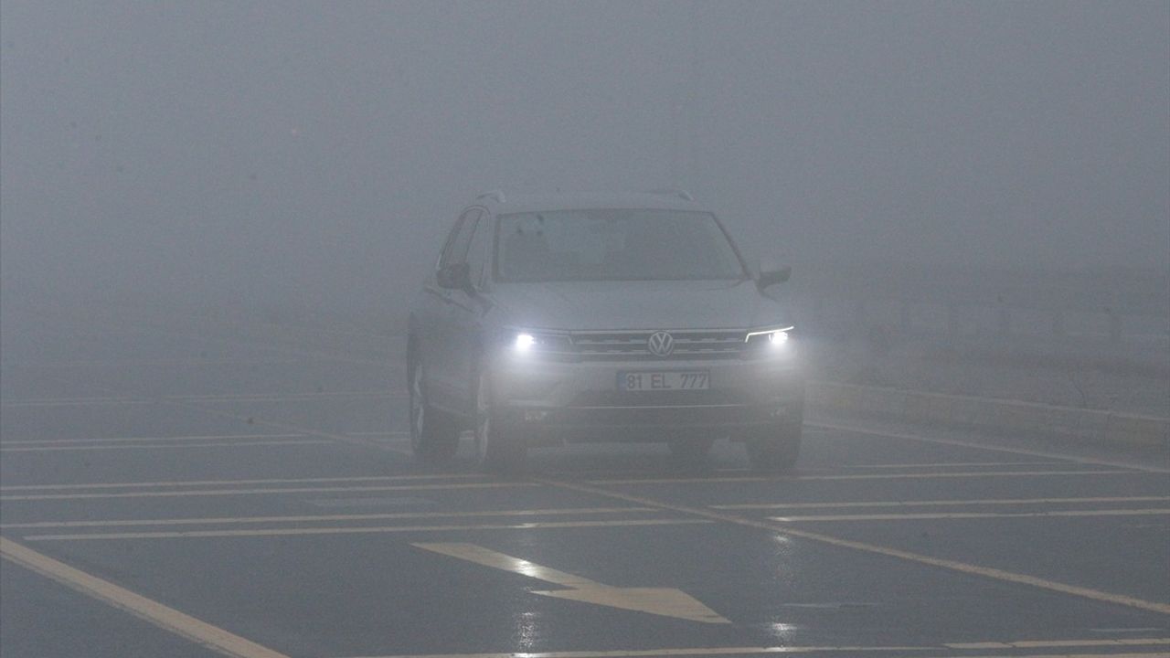 Bolu Dağı'nda Sis Ulaşımı Zorluyor
