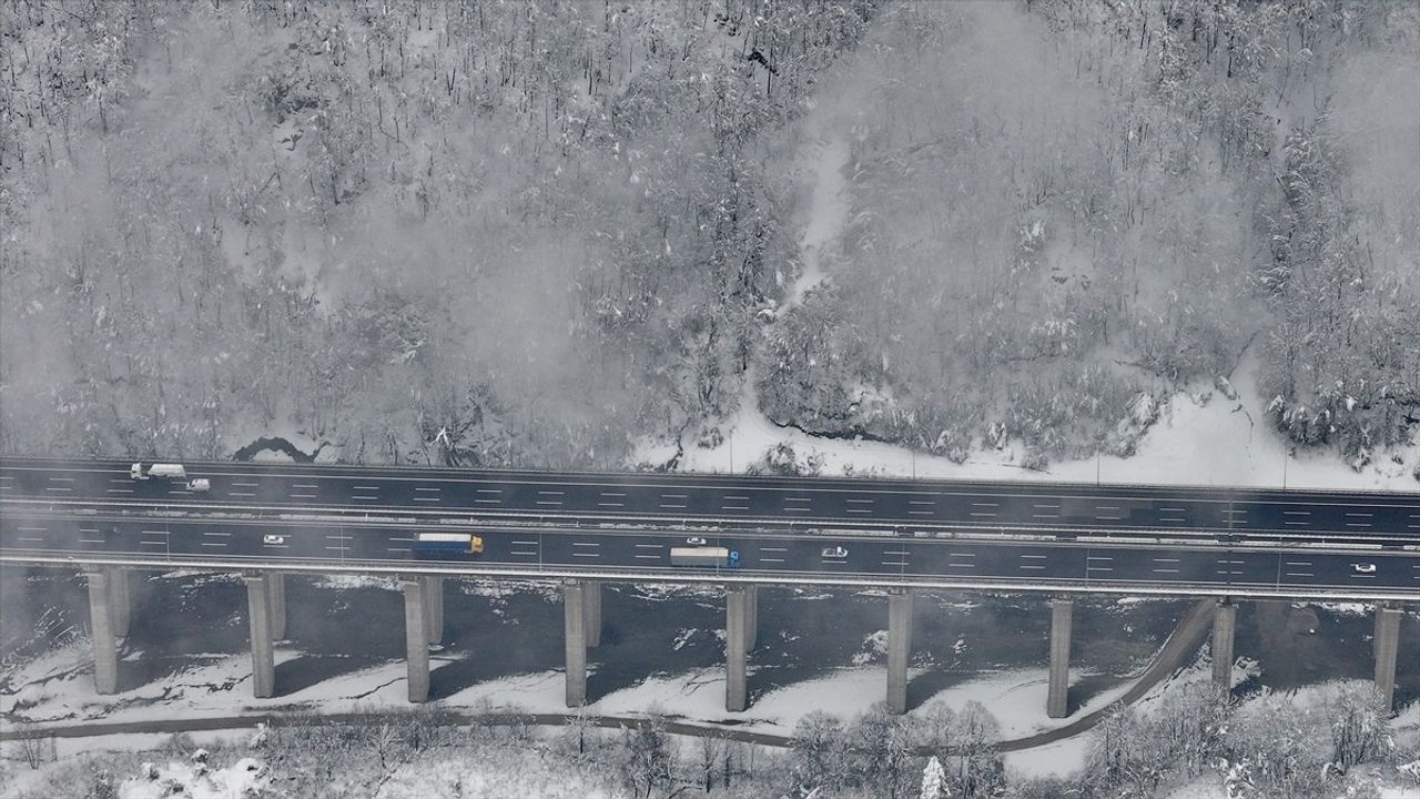 Bolu Dağı'ndaki Büyüleyici Kar Manzarası Drone ile Görüntülendi