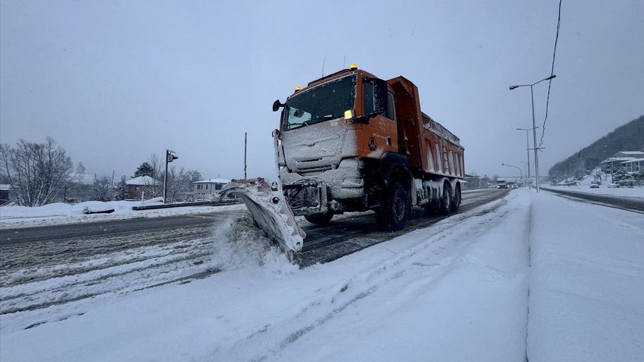 Bolu Dağı'ndaki Tanker Kazası Ulaşımı Olumsuz Etkiledi