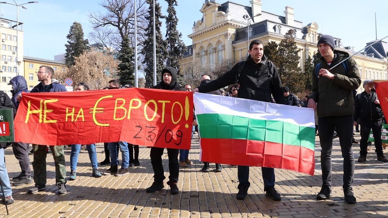 Bulgaristan'da Avroya Geçişe Karşı Protestolar