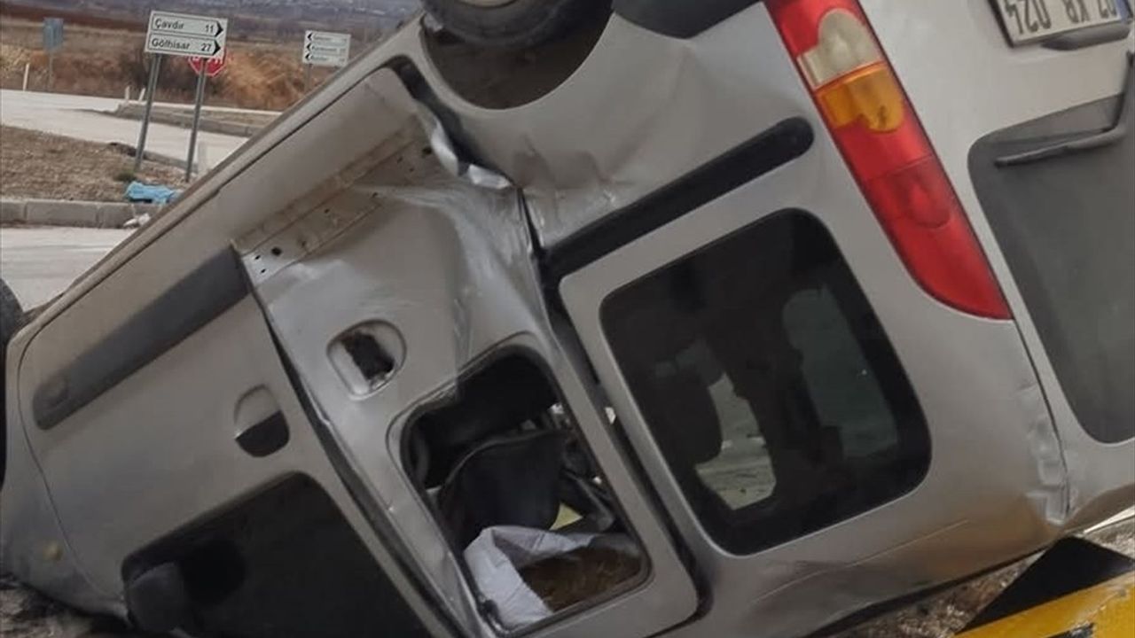 Burdur'da Trafik Kazası: 3 Yaralı