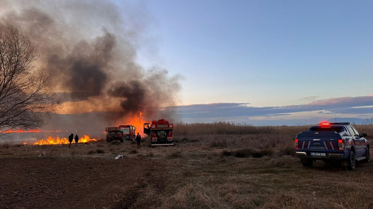 Burdur'daki Gölhisar Gölü Sazlık Yangını Kontrol Altına Alındı