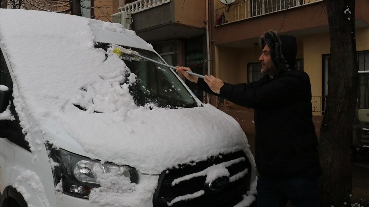 Bursa ve Yalova'da Kar Yağışı Etkisini Gösteriyor