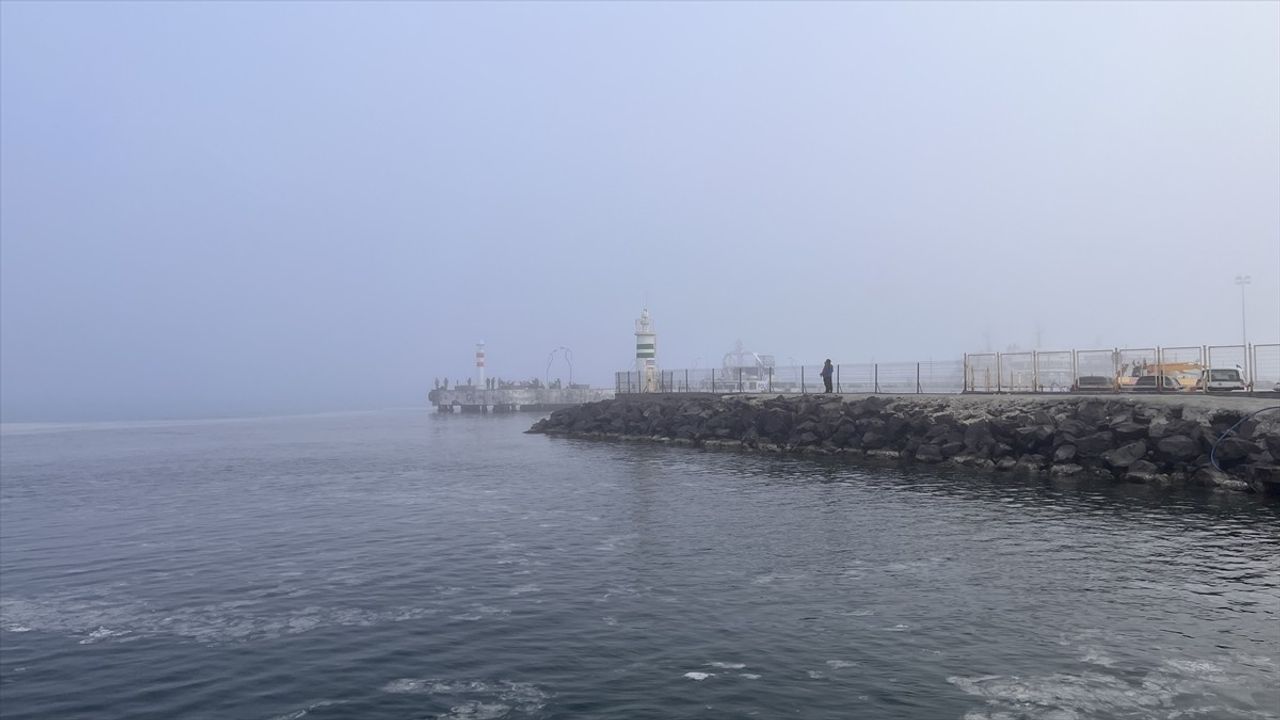 Çanakkale Boğazı'nda Yoğun Sis Nedeniyle Gemi Geçişleri Durduruldu