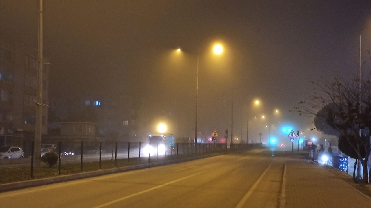 Çanakkale Boğazı Yoğun Sis Nedeniyle Transit Gemi Geçişlerine Kapatıldı