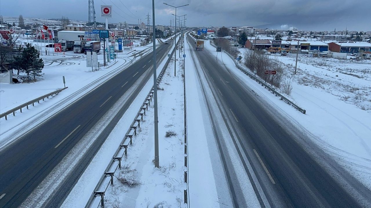 Çankırı'da Kar Yağışı ve D-100 Kara Yolunda Mücadele