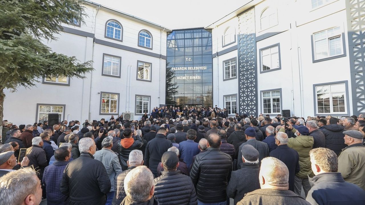 CHP Genel Başkanı Özgür Özel Kahramanmaraş'ta Ziyaretlerde Bulundu