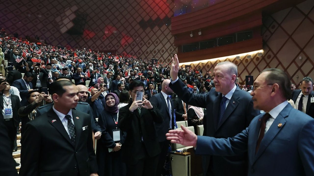 Cumhurbaşkanı Erdoğan'dan Malezya'da Adalet Vurgusu