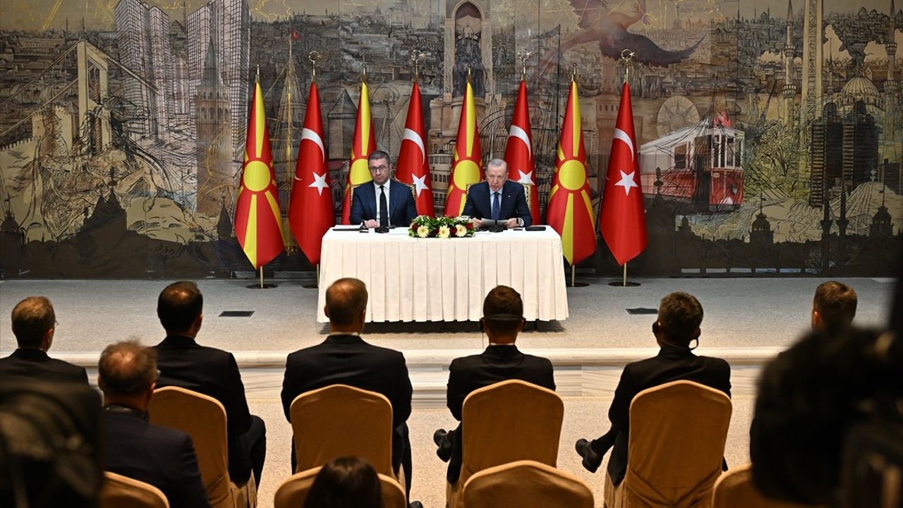 Cumhurbaşkanı Erdoğan ve Kuzey Makedonya Başbakanı Mickoski’den Ortak Basın Toplantısı