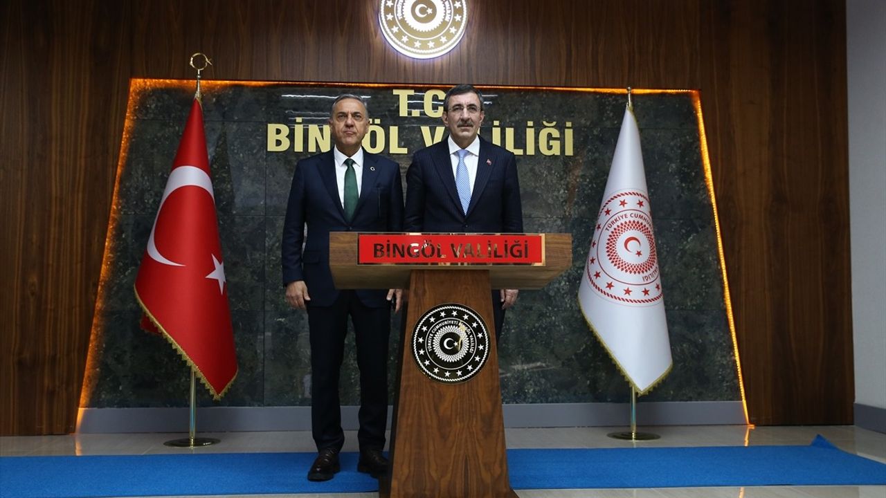 Cumhurbaşkanı Yardımcısı Yılmaz Bingöl UMKE Merkezini Ziyaret Etti