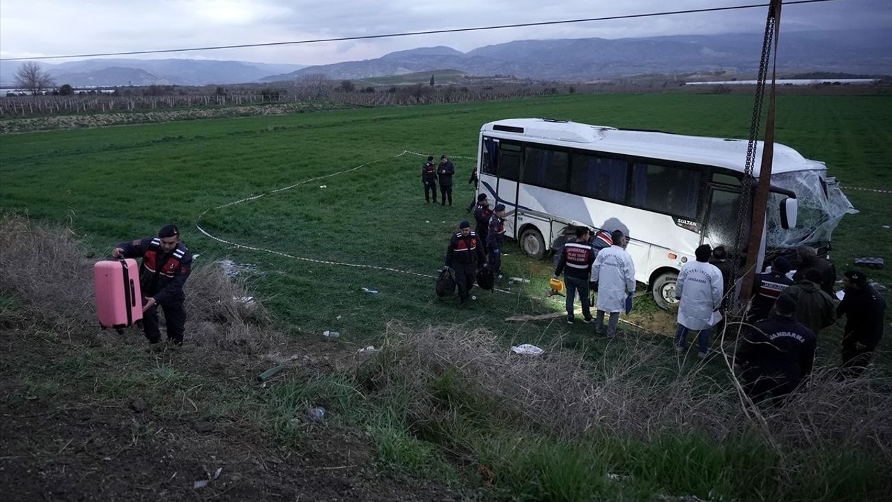 Denizli'de Servis Midibüsü Devrildi: 2 Ölü, 26 Yaralı