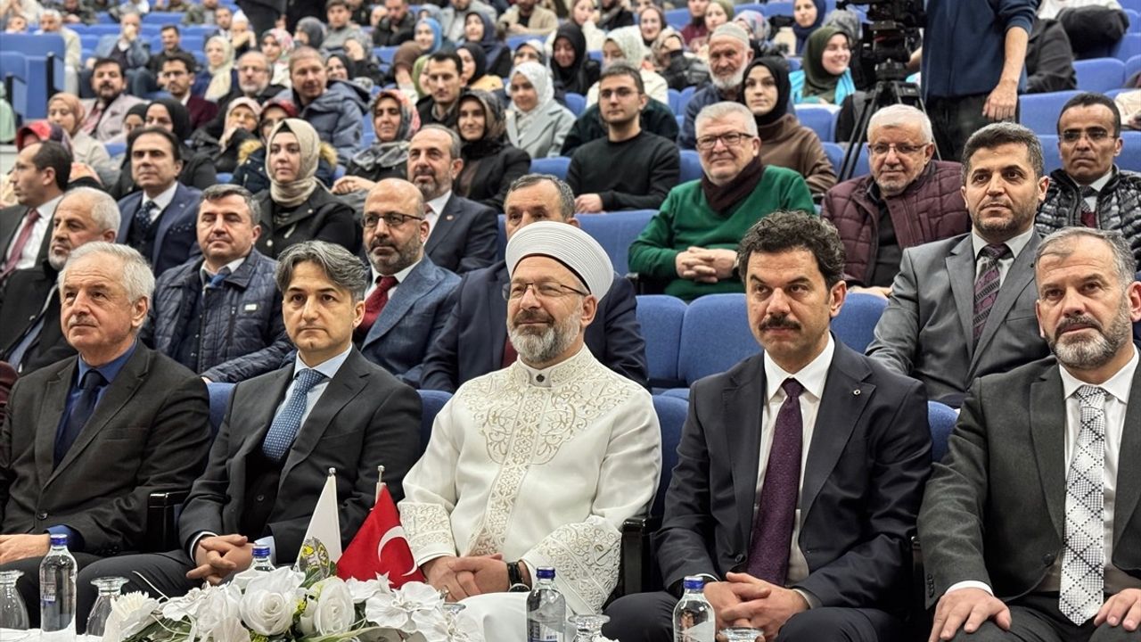 Diyanet Başkanı Erbaş'tan Orta Yol Vurgusu