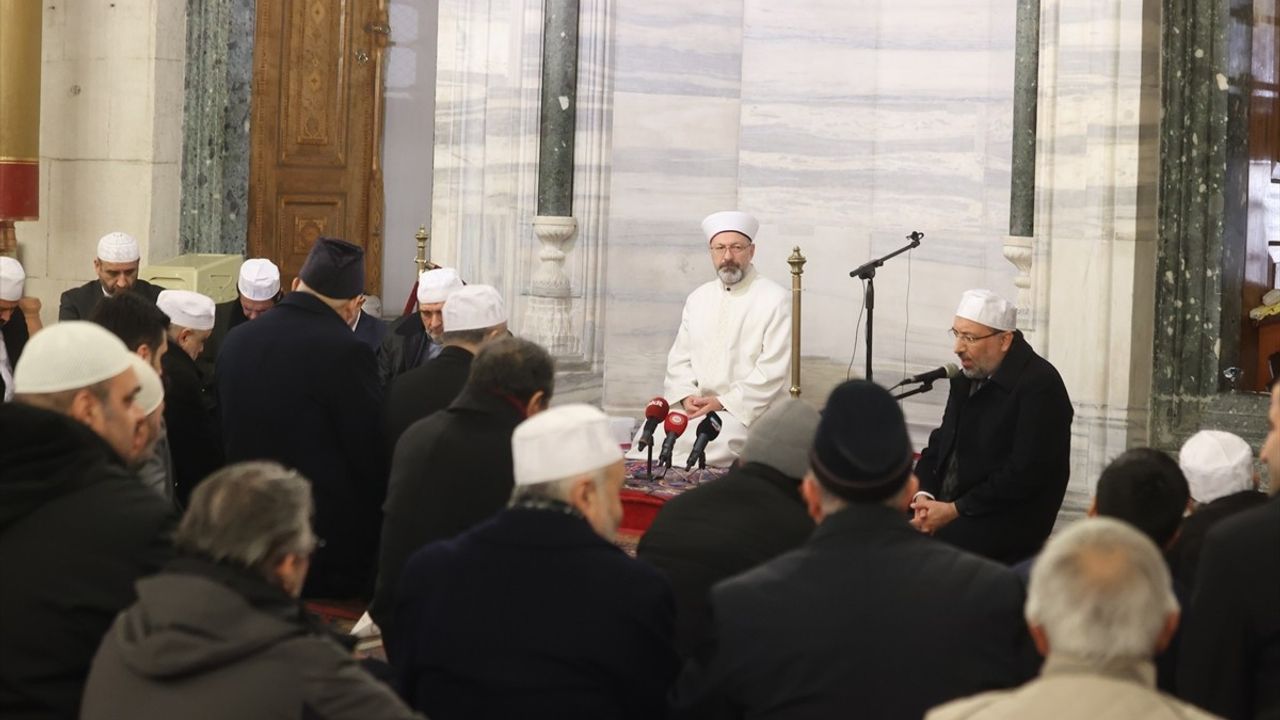Diyanet İşleri Başkanı Erbaş, Hatmi Şerif Programına Katıldı