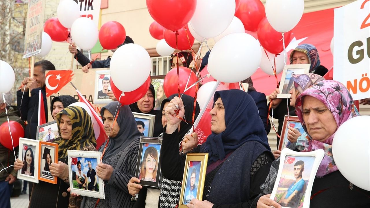 Diyarbakır Anneleri Evlat Nöbeti 2000. Gününde