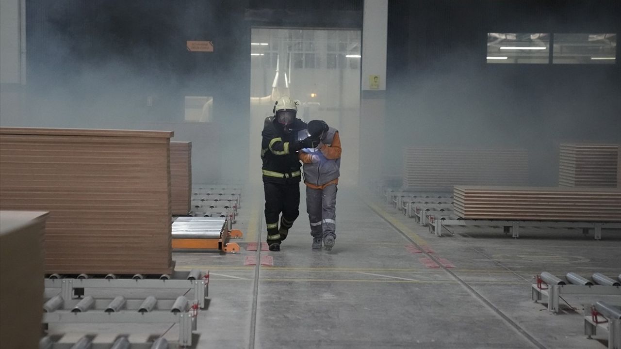 Diyarbakır'da Yangın Tatbikatı ve KBRN Eğitimleri Gerçekleştirildi