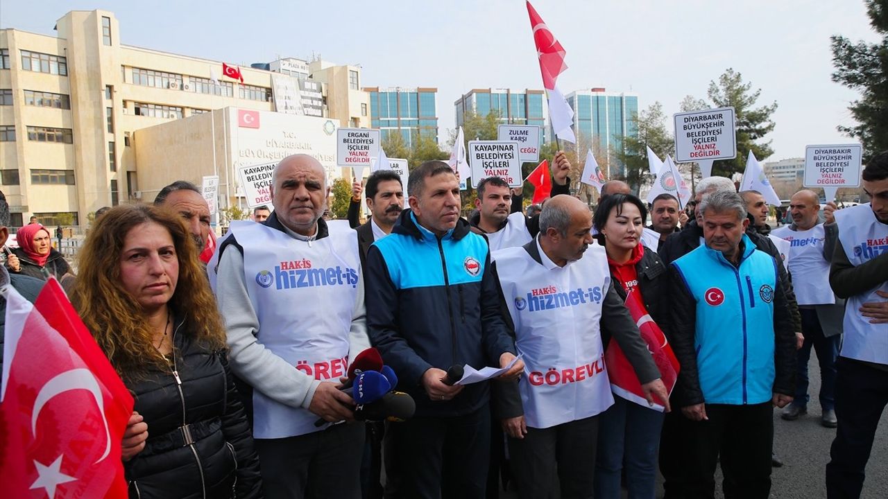 Diyarbakır'daki İşten Çıkarılan İşçiler Eylemlerine Devam Ediyor