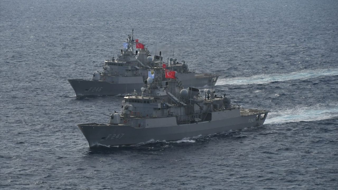 Doğu Akdeniz'de TCG Kemalreis ve TCG Salihreis Fırkateynleri Eğitim Gerçekleştirdi