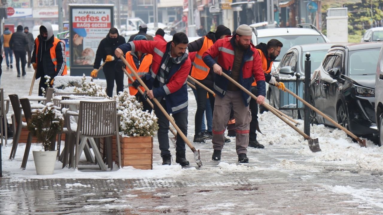 Doğu Anadolu'da Kar Yağışı Etkisini Gösterdi