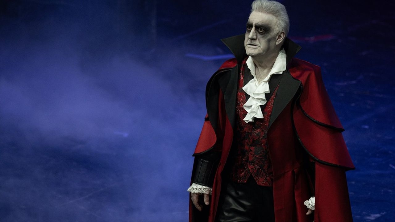 Dracula: Bir Dehşet Komedisi Tiyatroda Prömiyer Yaptı