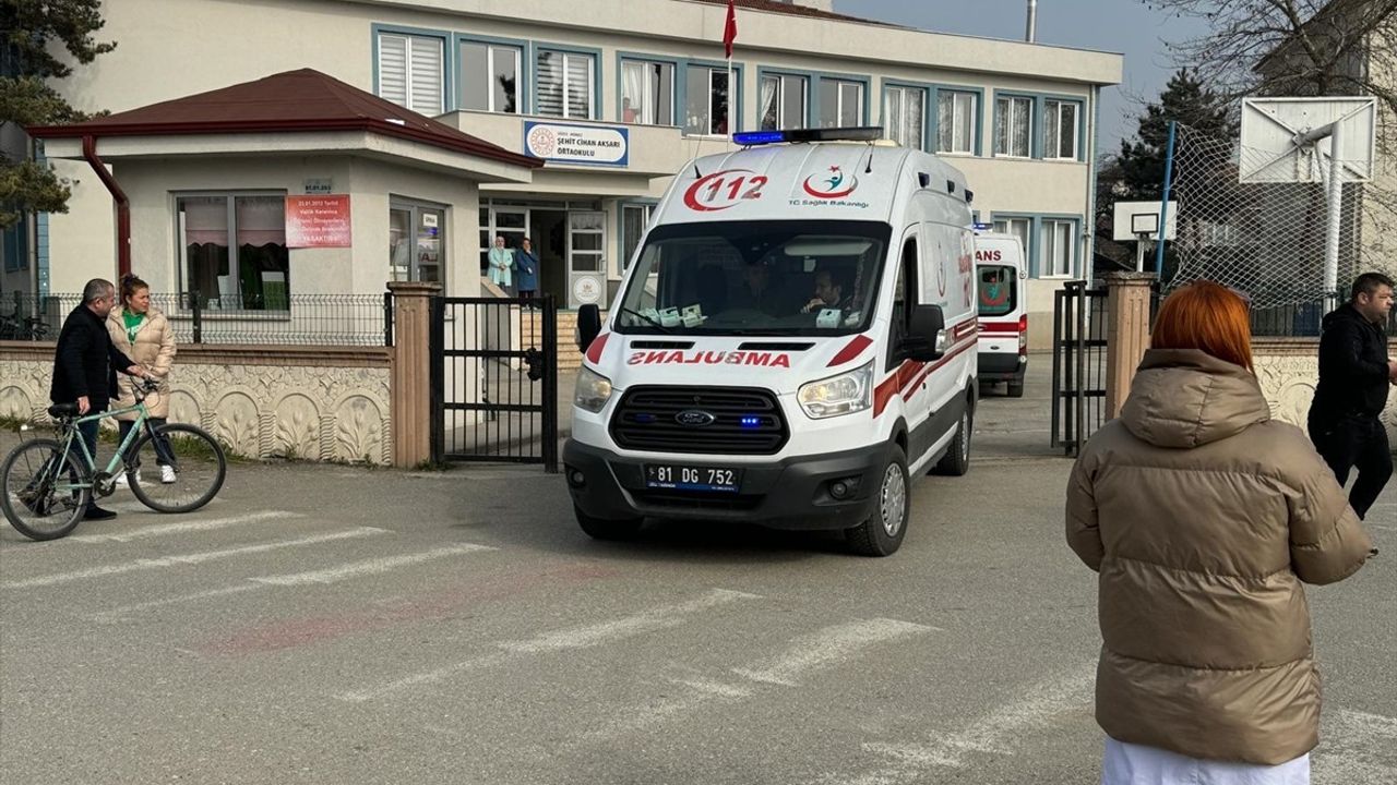 Düzce'de Öğrenci Gıda Zehirlenmesi Vakası