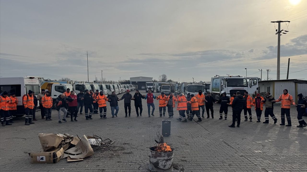 Efeler Belediyesi İşçileri İş Bıraktı, Çöp Yığınları Oluştu