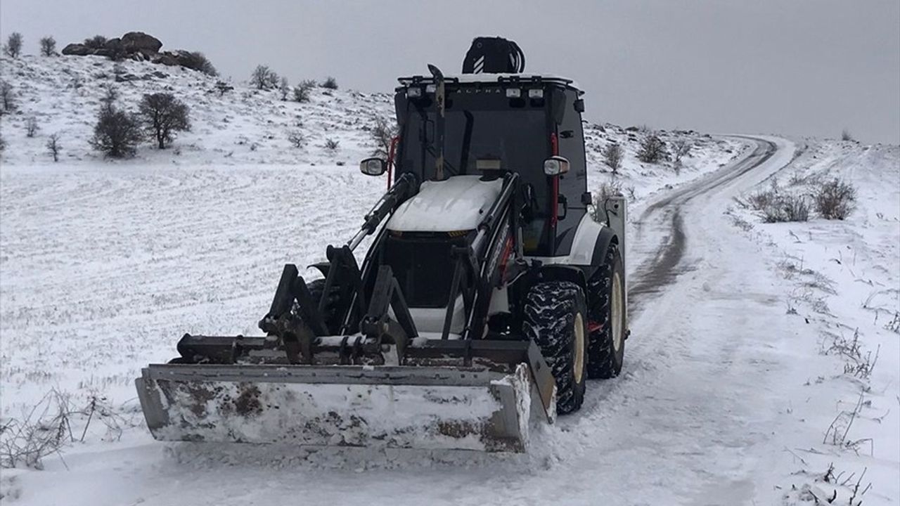 Elazığ'da Kar Yağışı Nedeniyle 59 Yerleşim Yeri Ulaşıma Kapandı