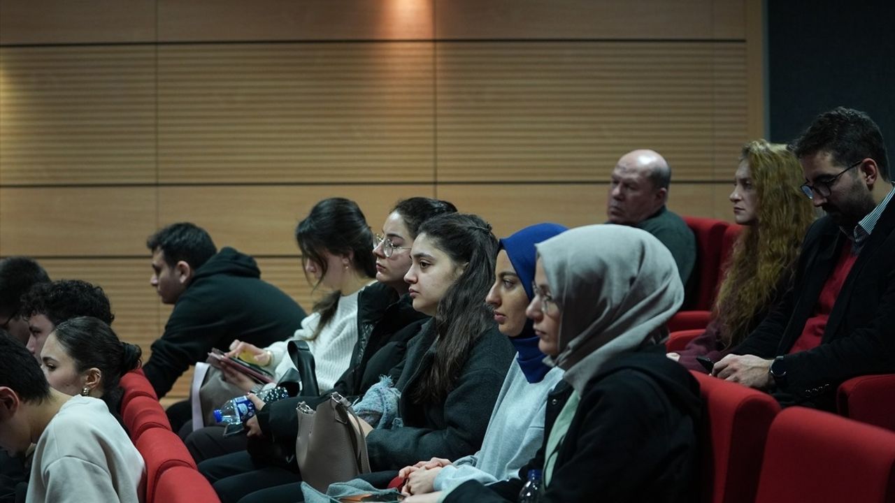 Emek ve Kadın Paneli: HAK-İŞ ve Hacettepe Üniversitesi İşbirliği
