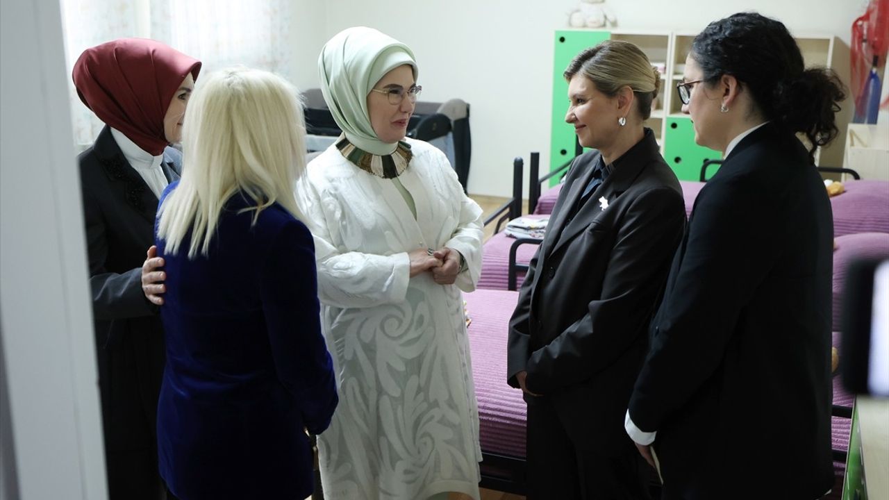 Emine Erdoğan ve Olena Zelenska'dan Savaş Mağduru Çocuklara Destek Ziyareti