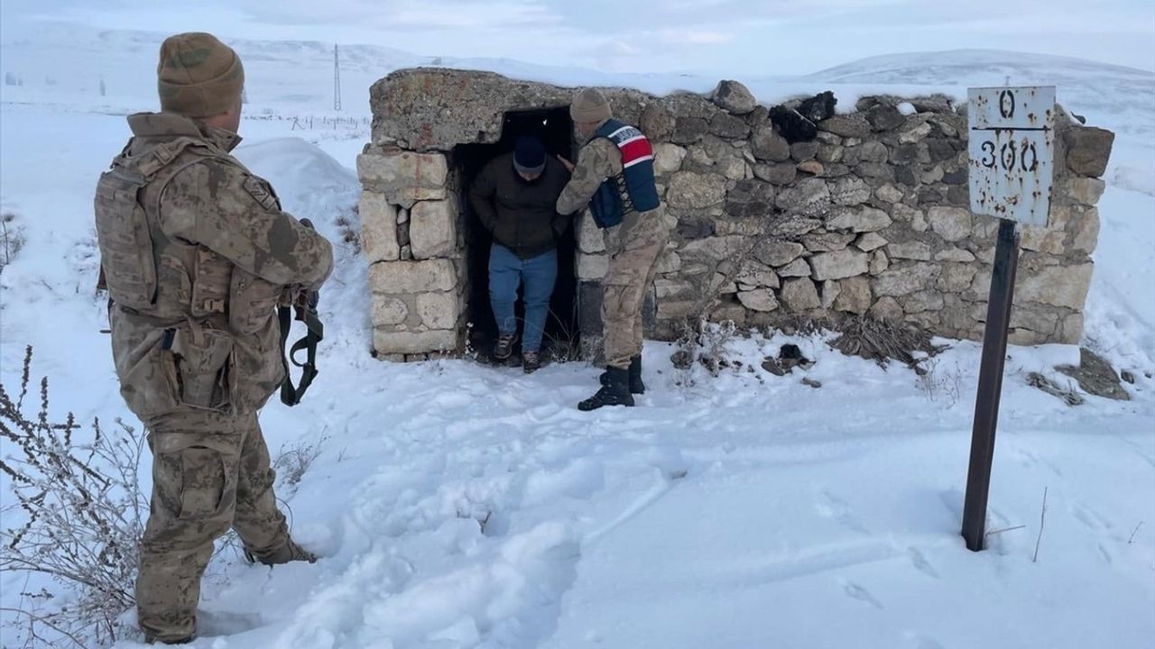 Erzurum'da Göçmen Kaçakçılığı Operasyonu: 11 Tutuklama