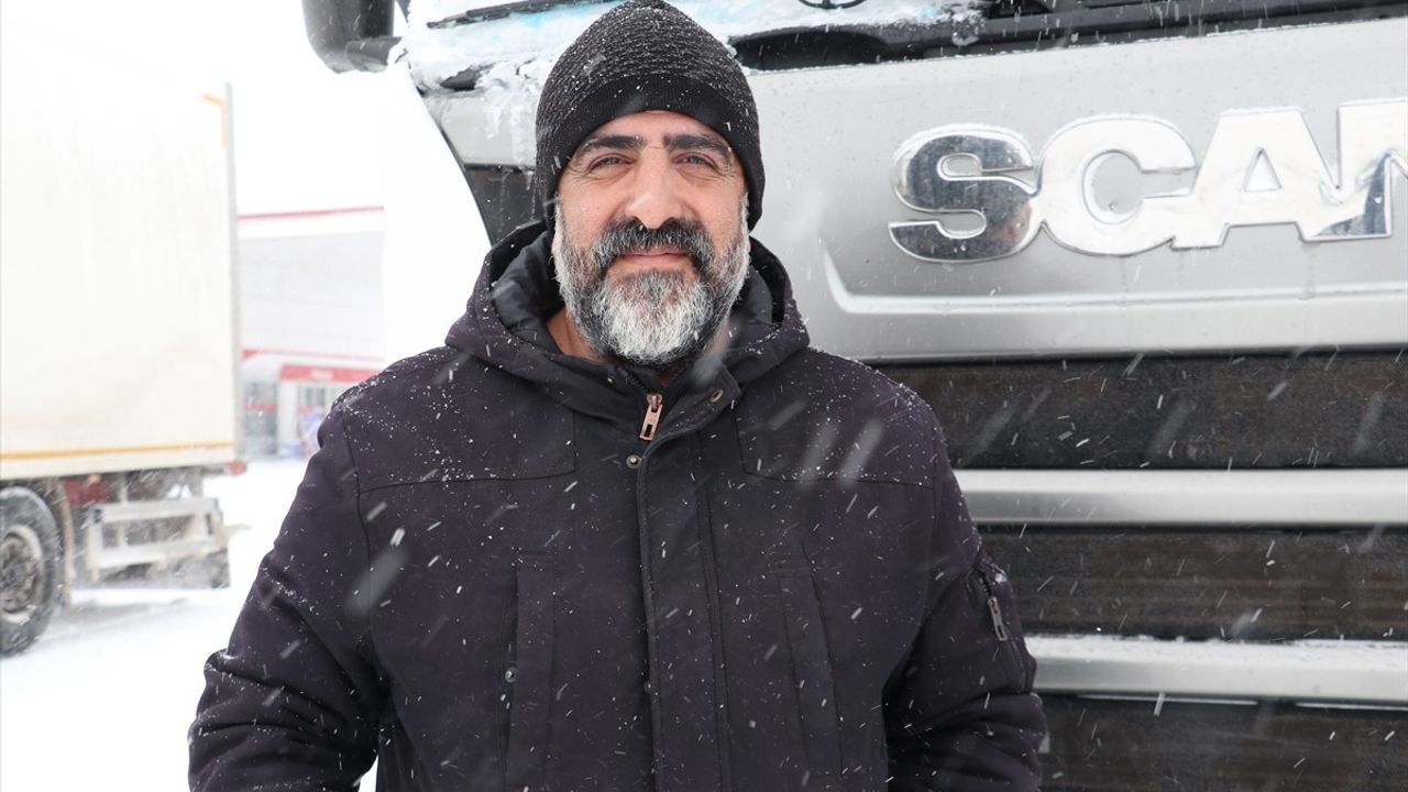 Erzurum'da Kar ve Tipi Ulaşımı Etkiliyor