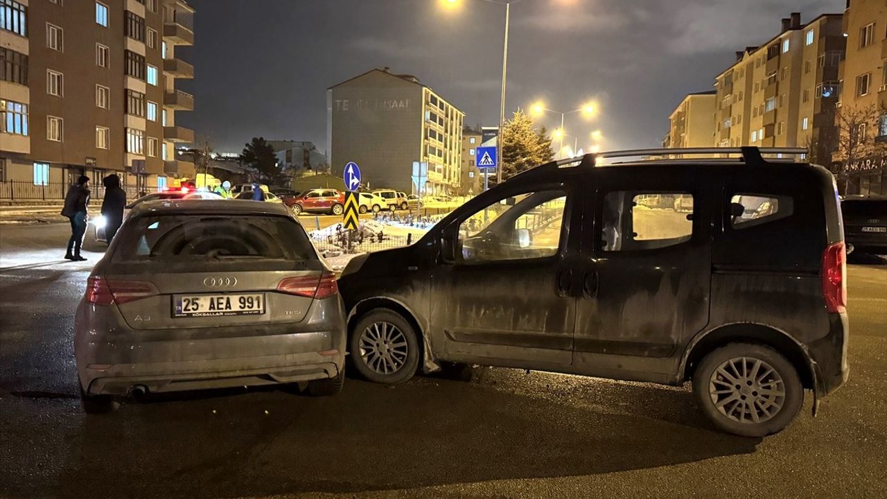 Erzurum'da Kaza! 4 Kişi Yaralandı