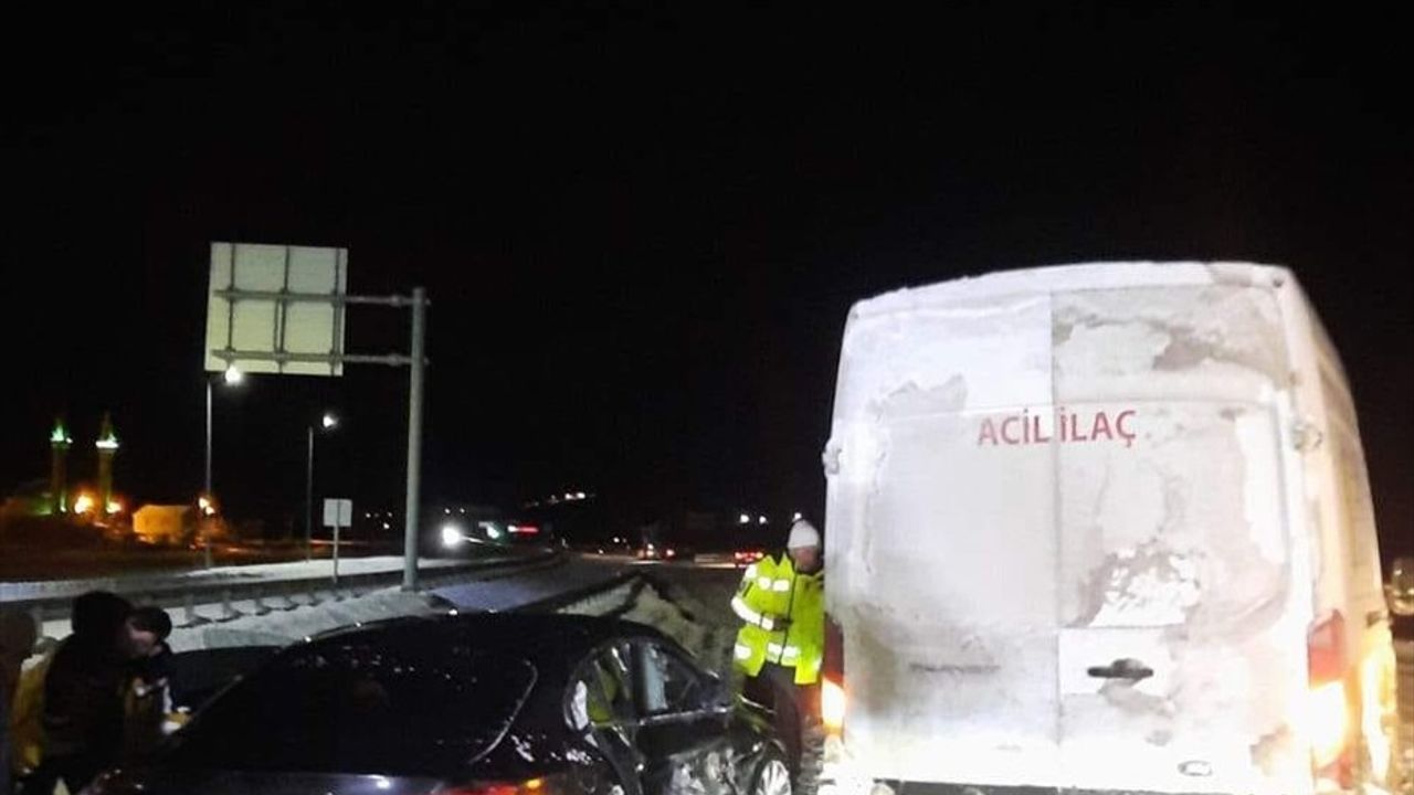 Erzurum'da Kazada Üç Kişi Yaralandı