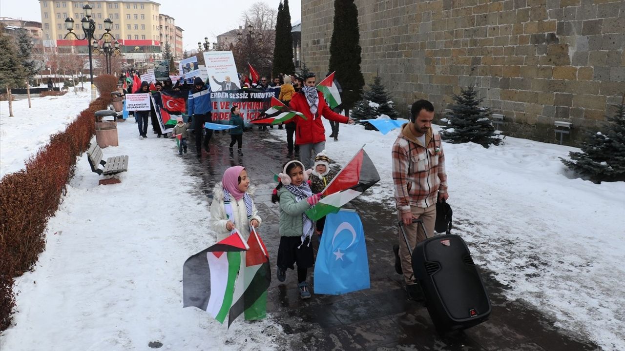 Erzurum'da Sağlık Çalışanlarının Gazze İçin Yürüyüşü