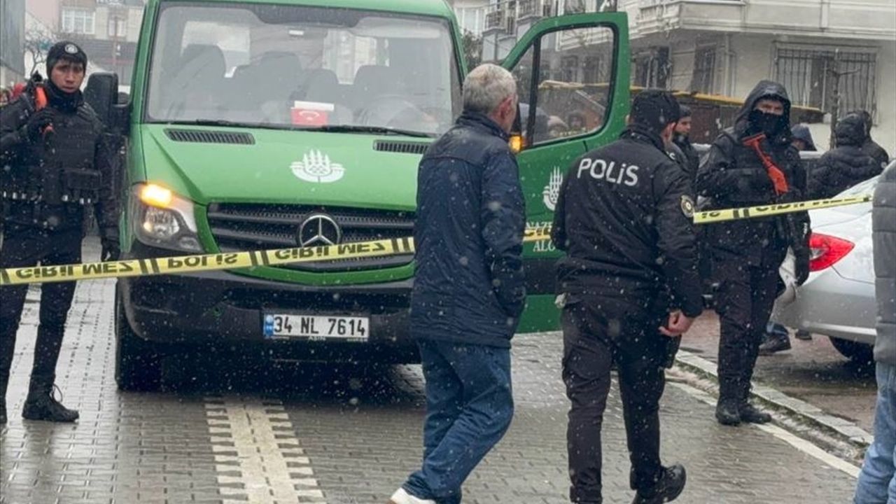 Esenyurt'ta Tartışma Kanlı Bitti: Eşini Boğarak Öldüren Şüpheli Yakalandı