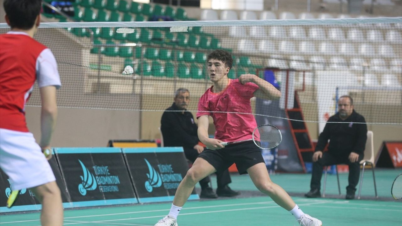 Eskişehir'de 17 Yaş Altı Badminton Türkiye Şampiyonası Sonuçlandı