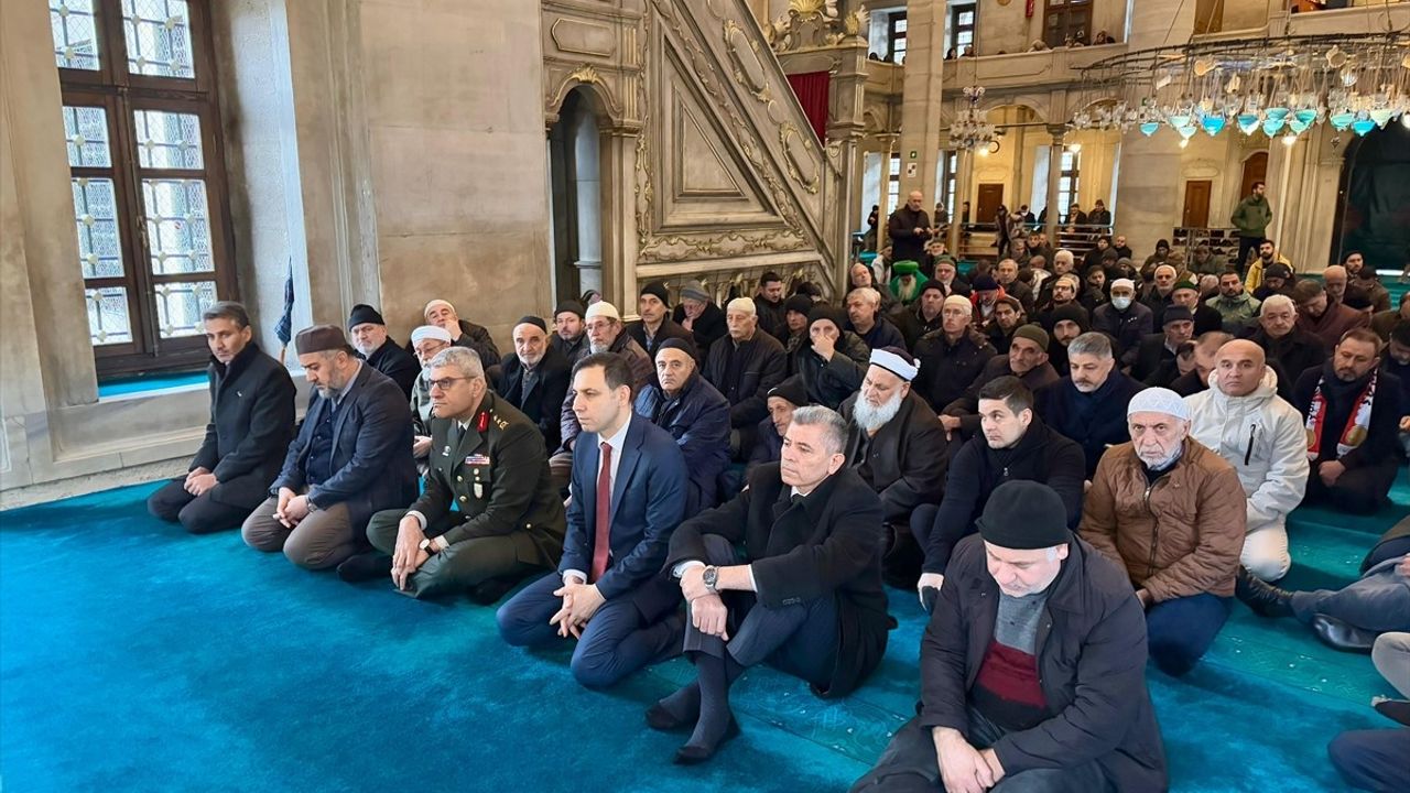 Eyüp Sultan Camii'nde Deprem Şehitleri İçin Mevlit Töreni