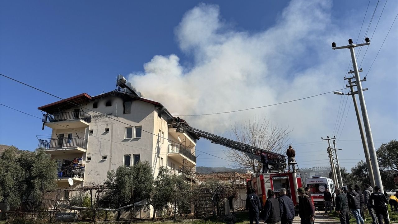 Fethiye'de Yangın: 5 Kişi Dumandan Etkilendi