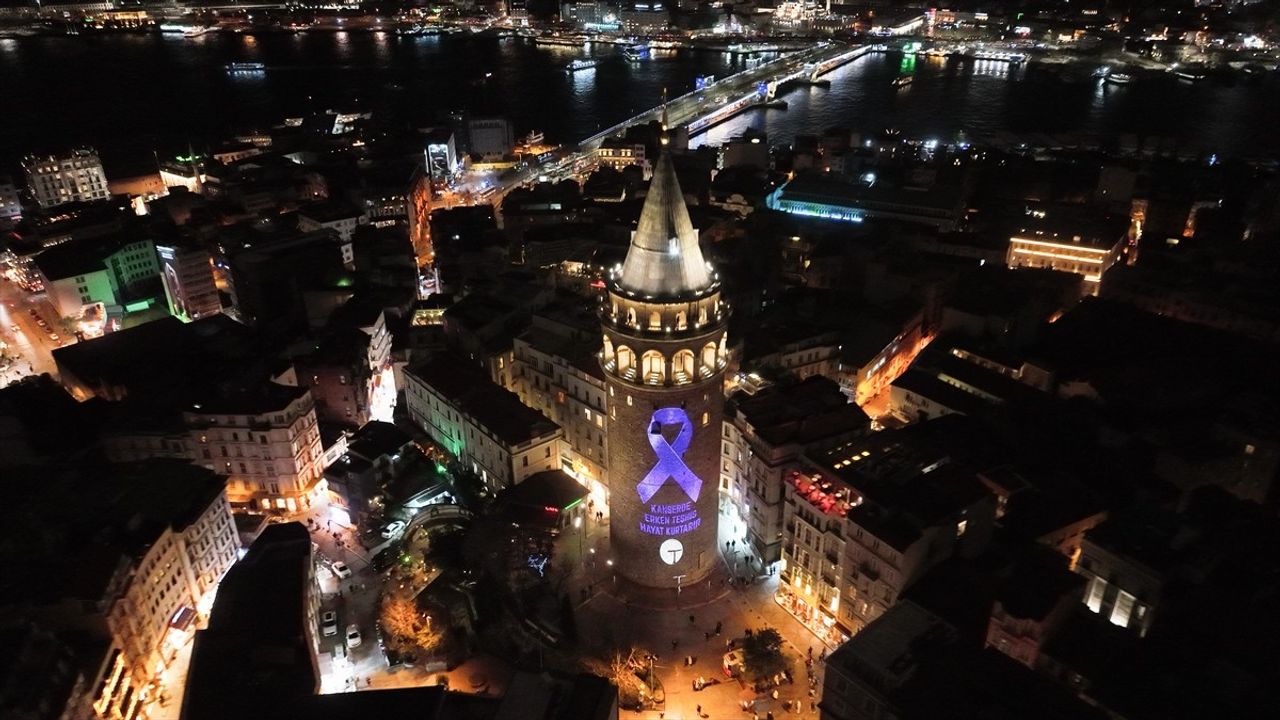 Galata Kulesi, Dünya Kanser Günü İçin Lila Renkle Aydınlatıldı