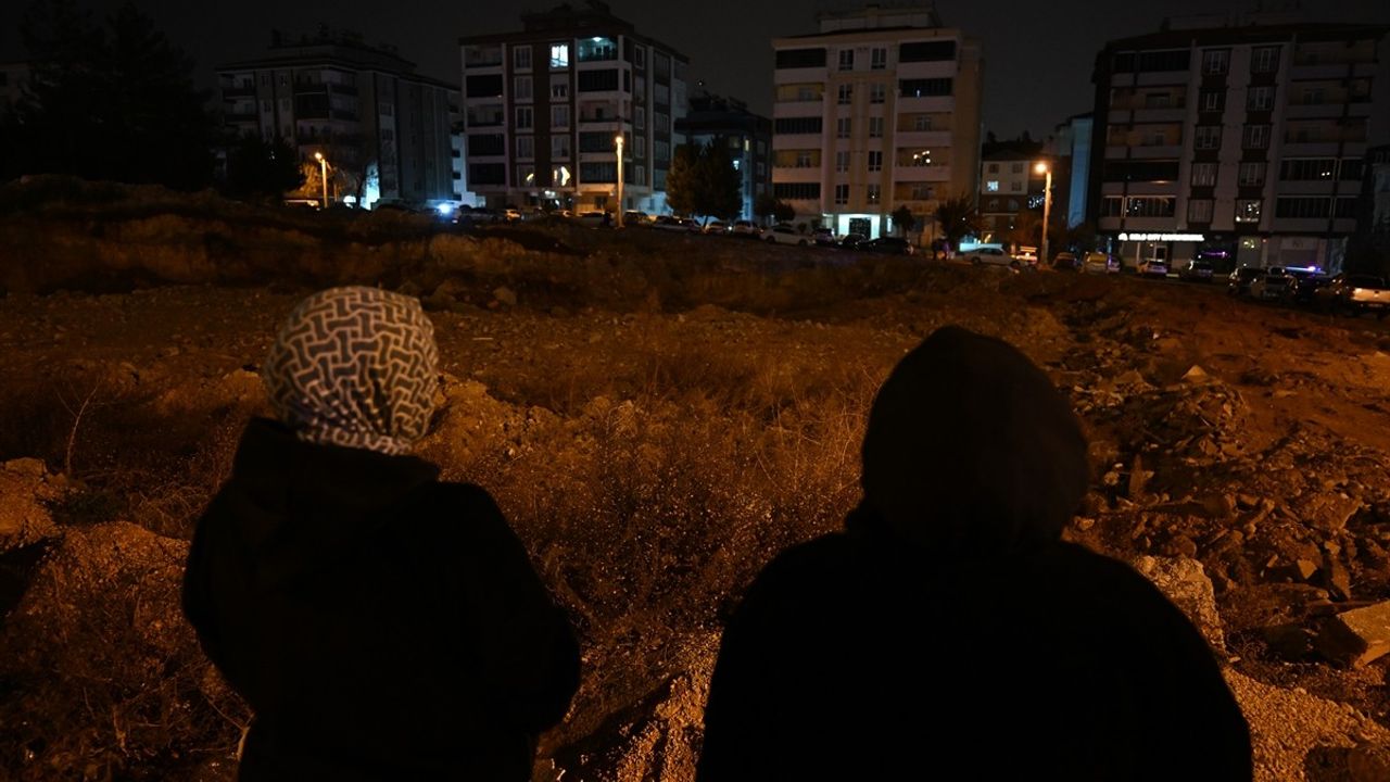 Gaziantep'te Depremzedeler Sessiz Yürüyüşle Anıldı