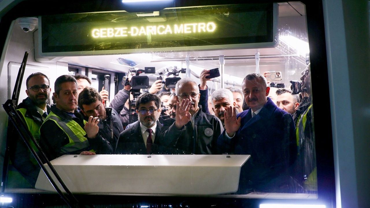 Gebze-Darıca Metro Hattı'nın Test Sürüşü: Bakan Uraloğlu'ndan Önemli Açıklamalar