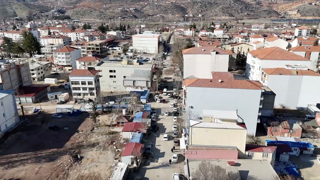 Gölbaşı'nda Deprem Sonrası Yenilenme Çalışmaları Başladı