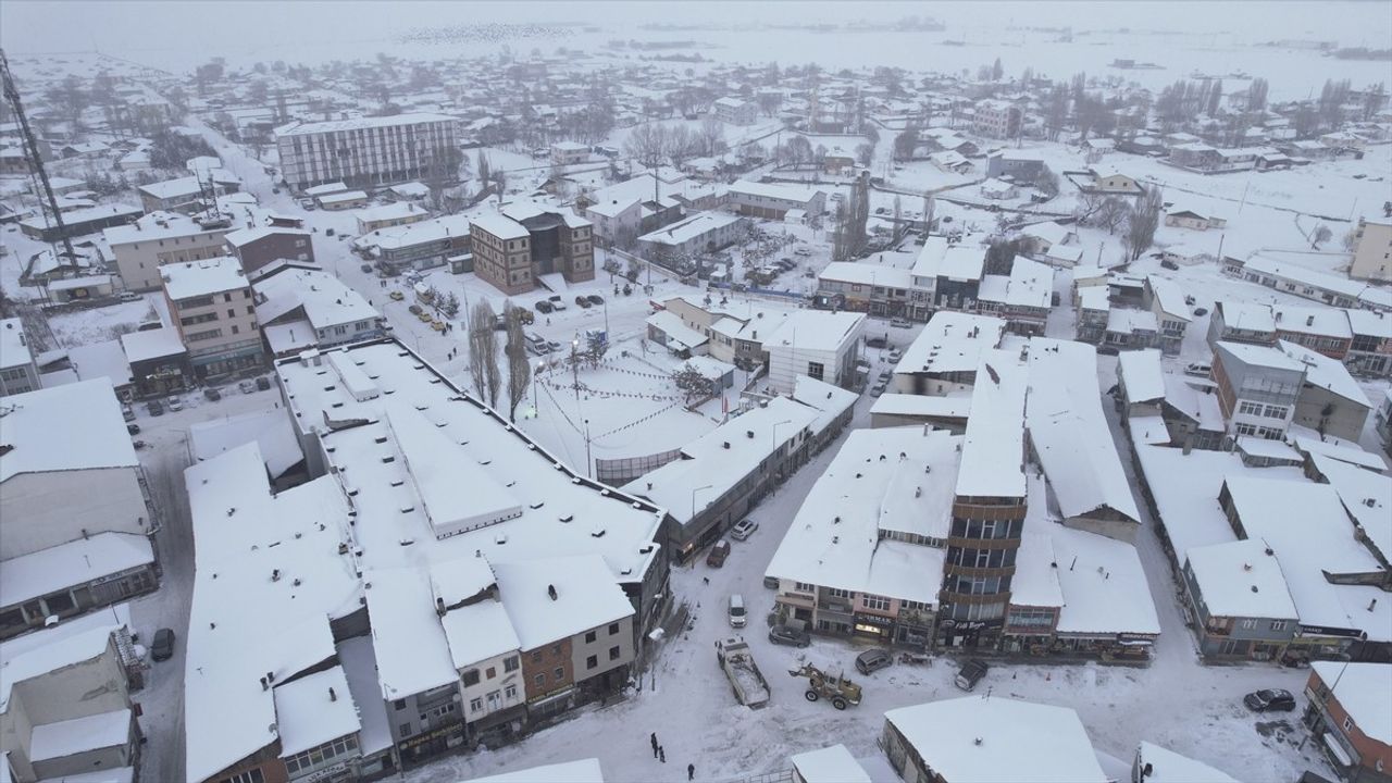 Göle'de Kar Temizleme Çalışmaları Devam Ediyor