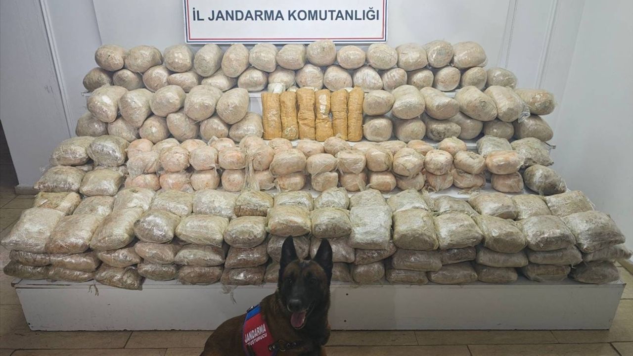 Hakkari'de Narkotik Operasyonu: 175,5 Kilogram Uyuşturucu Yakalandı