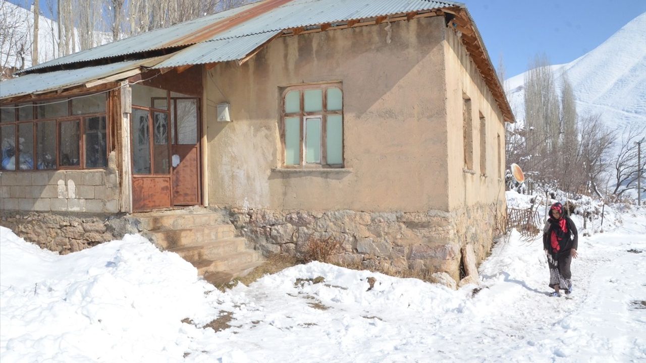 Hakkari'de Yalnız Yaşayan Kadının Hayatta Kalma Mücadelesi