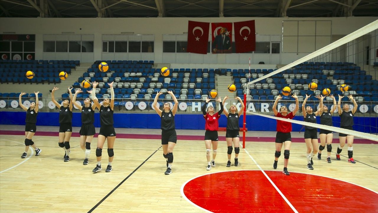 Hakkari'nin Kadın Voleybol Takımı 1. Lig İçin Hazır